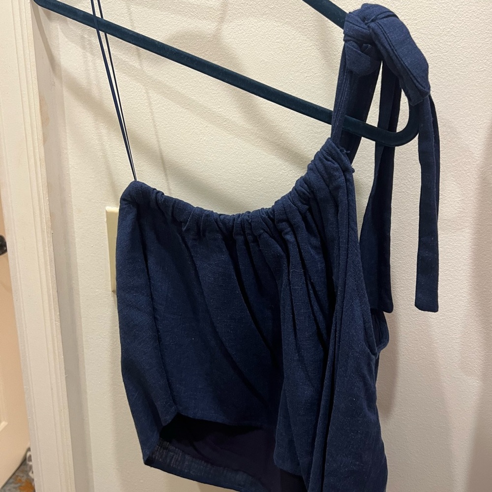 One shoulder top